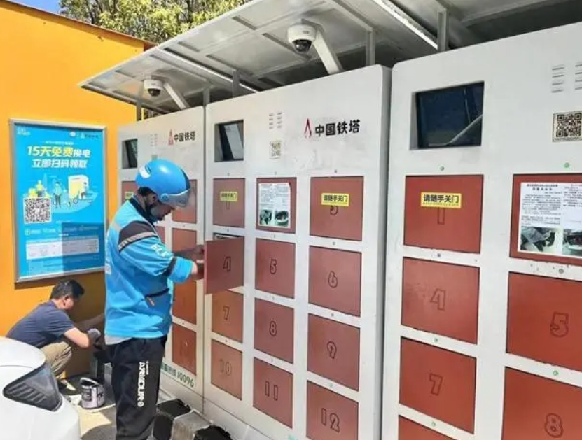 1分鐘讓外賣(mài)小哥隨時(shí)“滿電”，武漢兩萬(wàn)組鋰電池?fù)Q新“上崗”